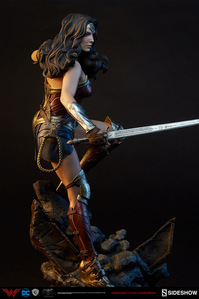 wonder woman premium format statue