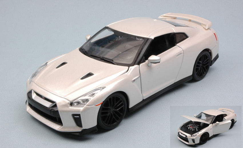 BBURAGO 2017-21082W NISSAN GT R 1//24
