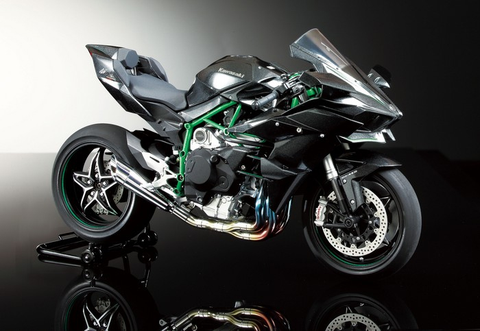 TAMIYA Kawasaki Ninja H2R. 1/12 完成品 Tamiya 14136 1/12 Kawasaki Ninja H2 Carbon / Tamiya USA