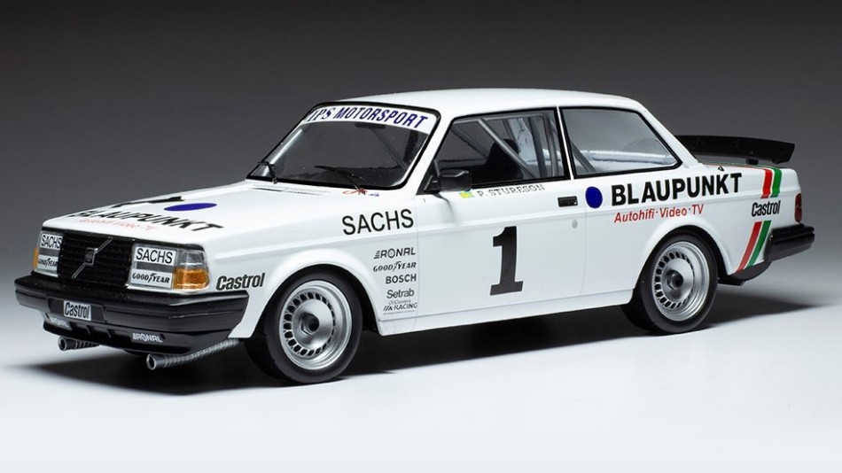 イクソ 1/18 ボルボ 240 #24 DRM ニュルブルクリンク 1985 Ixo 1:18 Volvo 240 Turbo #24 DPM Super Sprint Nürburgring